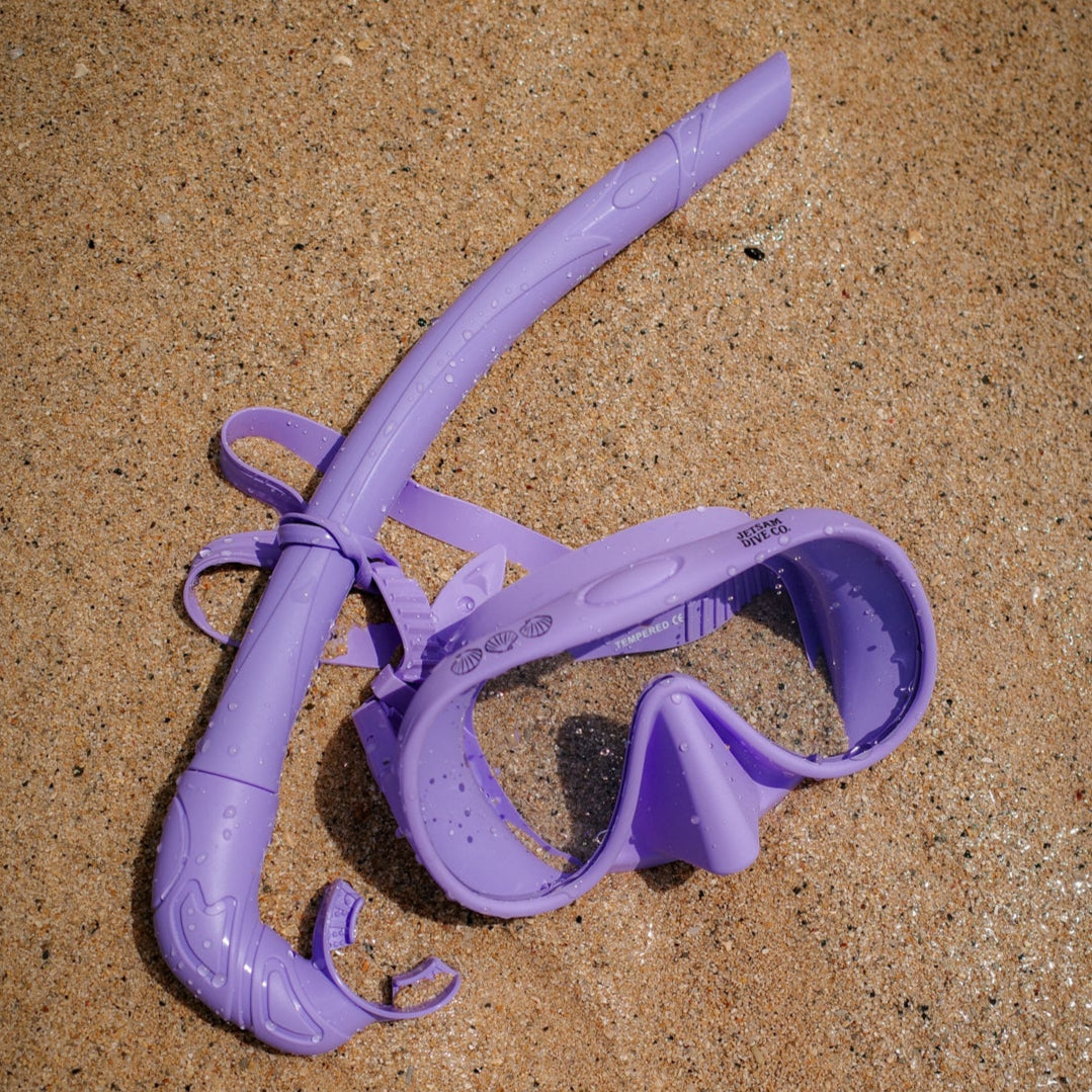 Purple mark & snorkel on a sandy surface
